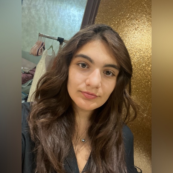 Meet your Posher, Chloe - Picture 1 of 3